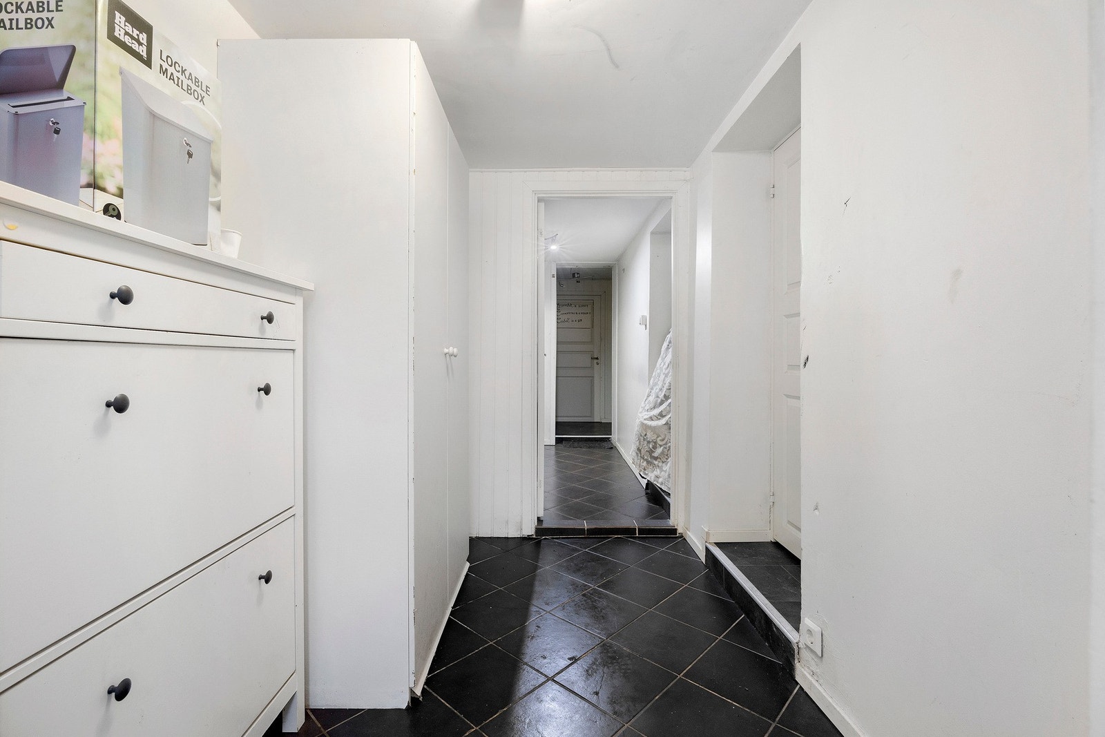 Felles inngangsparti til kjeller Galleribilde