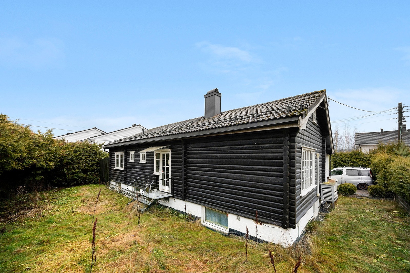 Det er avvik fra godkjente byggetegninger. Fasaden er endret, og ikke omsøkt. Les under avsnitt "midlertidig brukstillatelse og ferdigattest" for mer utfyllende info Galleribilde