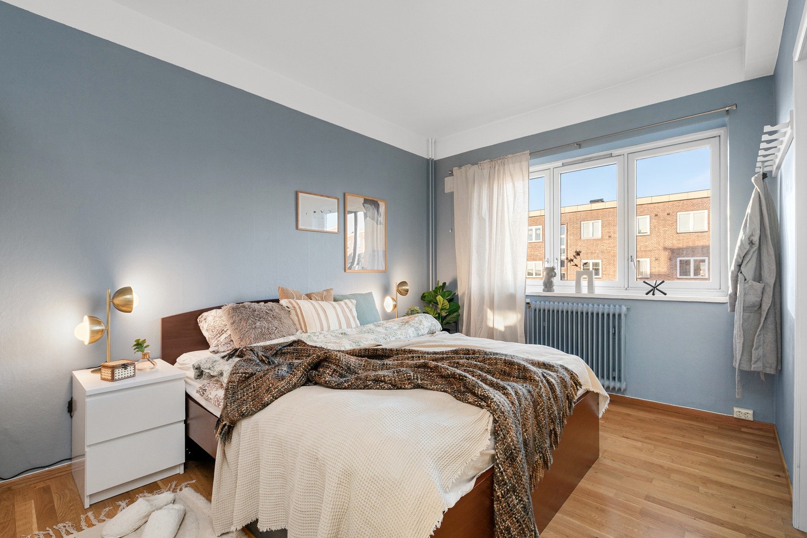 Soverommet er av svært god størrelse, med god plass til dobbeltseng og annet ønskelig møblement. Galleribilde