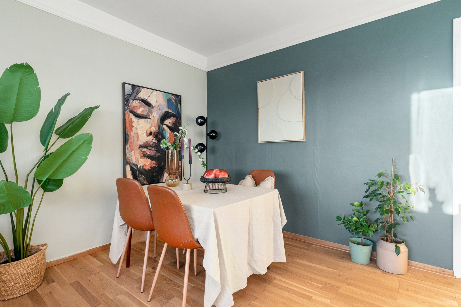 Dekk bordet, tenn lysene og nyt! Her ligger alt til rette for gode øyeblikk. Galleribilde