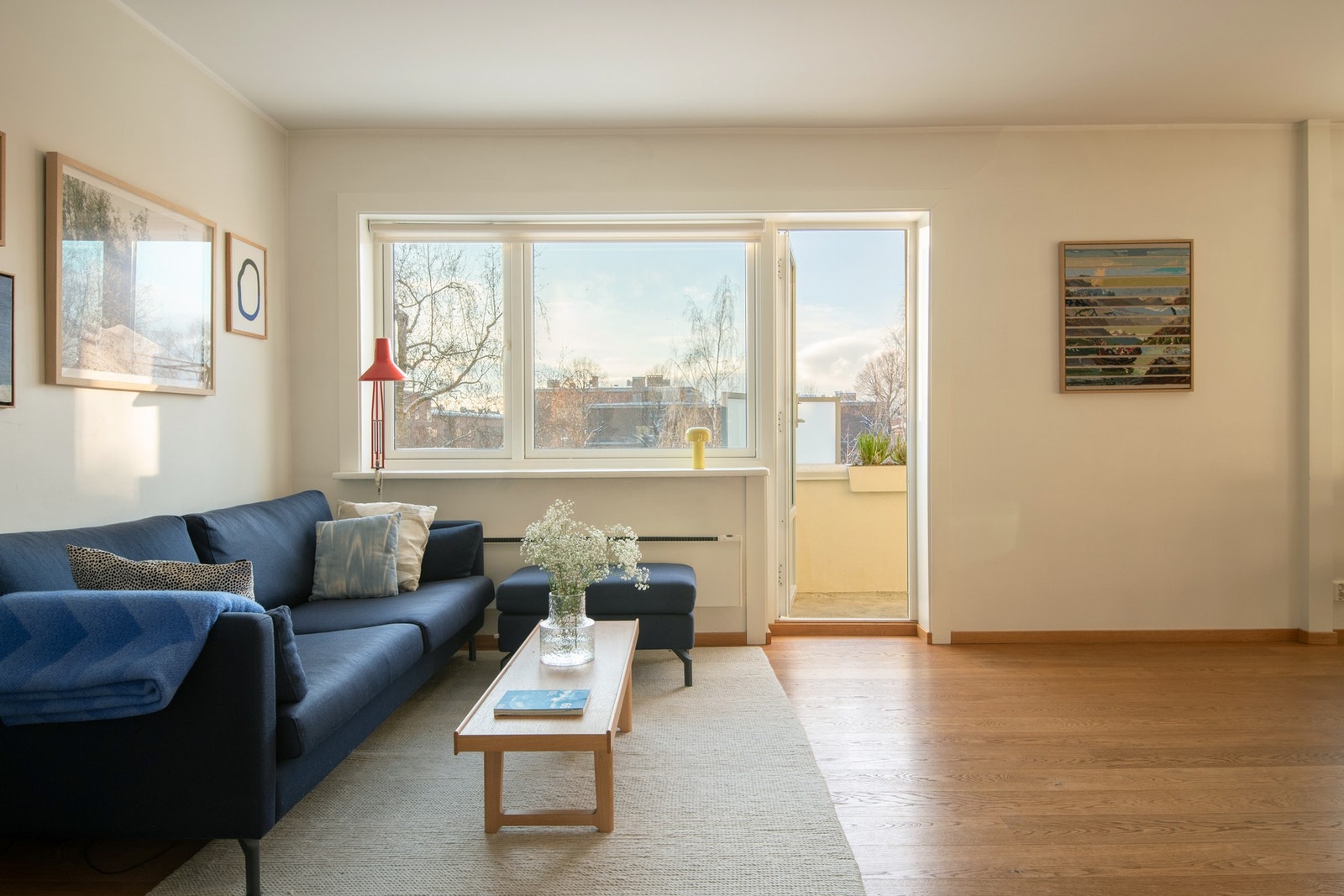 I 2023 ble det montert ny solskjerming/rullegardin i stuen. Galleribilde