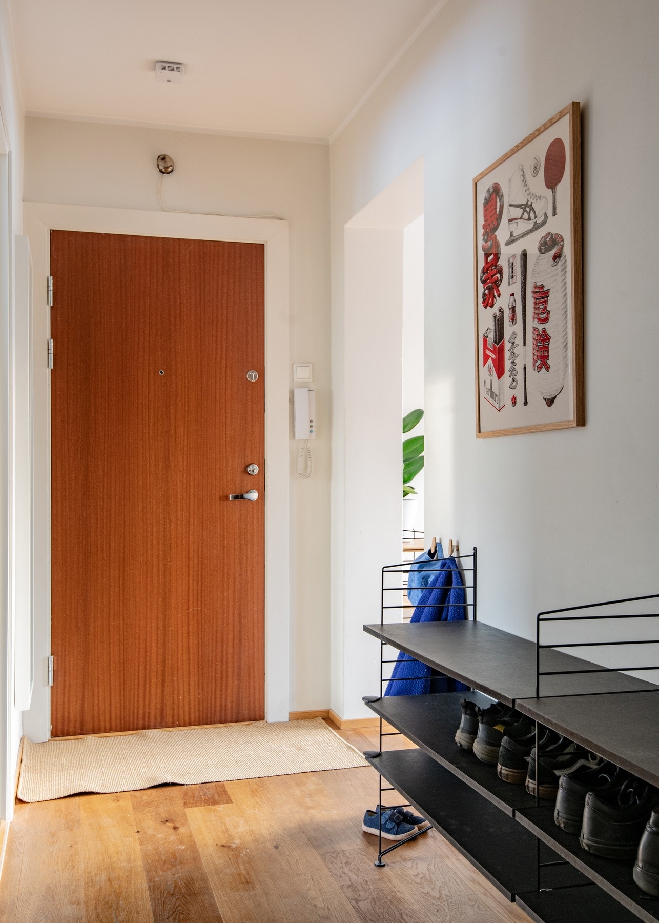 Boligen er beliggende i byggets tredje etasje, med adkomst via felles trappeoppgang. Galleribilde