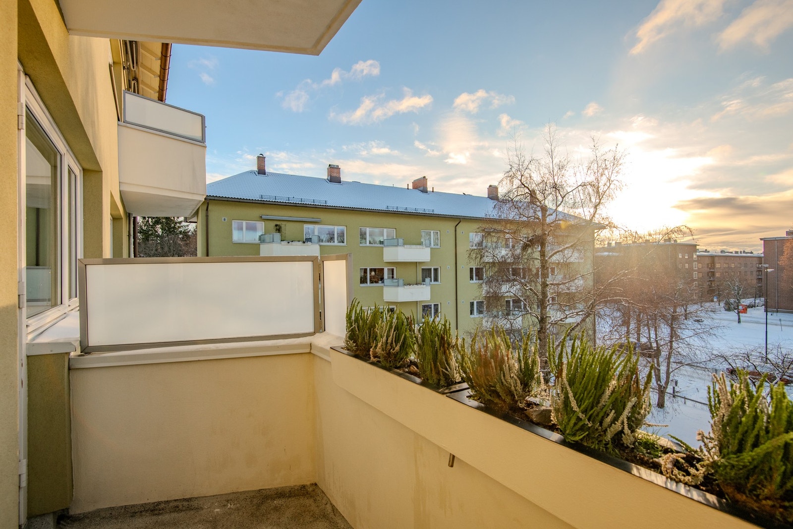 Her ute er det gode rammer for utemøblering og hyggelige opphold utendørs. Galleribilde