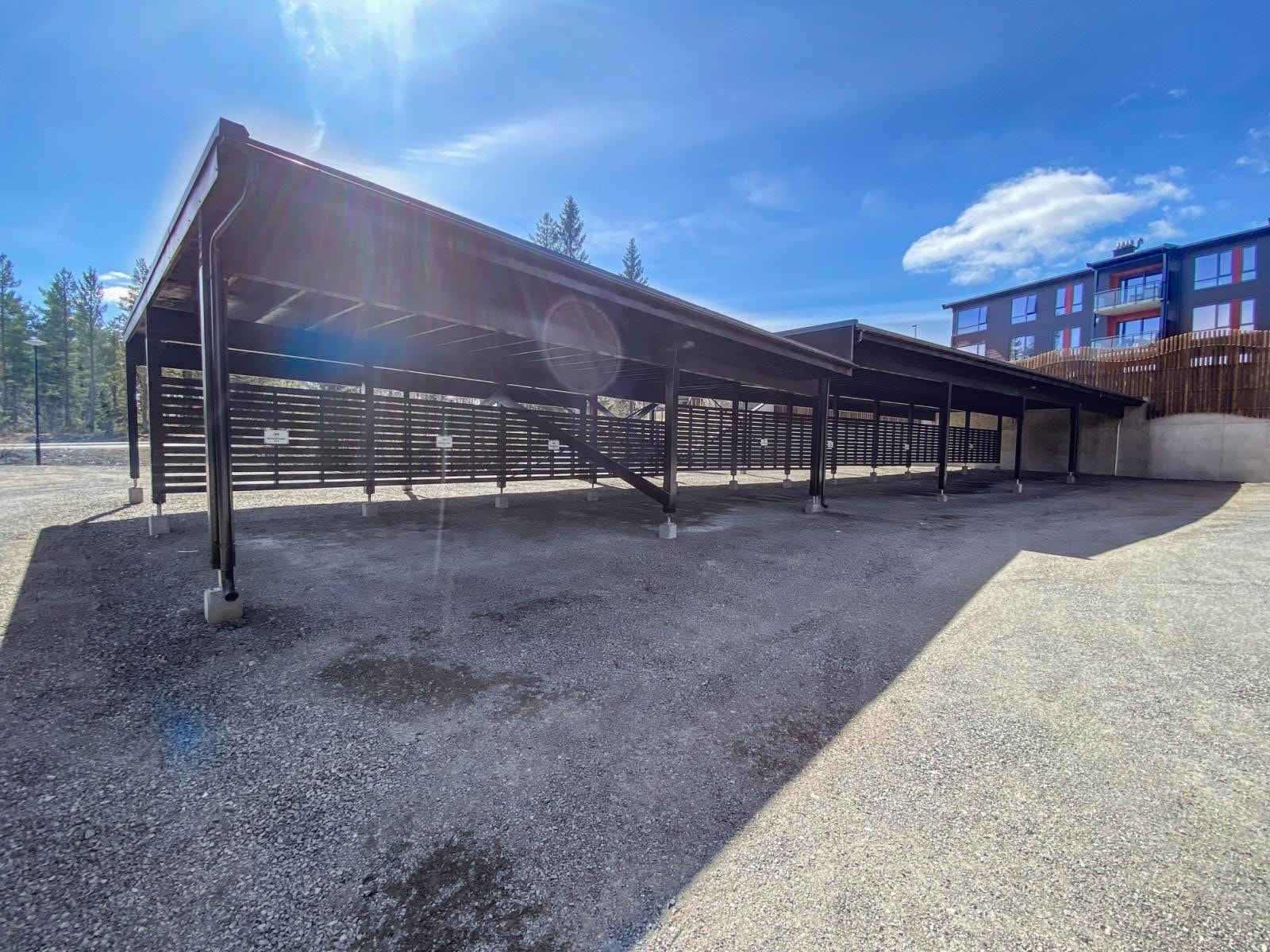 Leiligheten eier en ekstra carport merket B225. Galleribilde