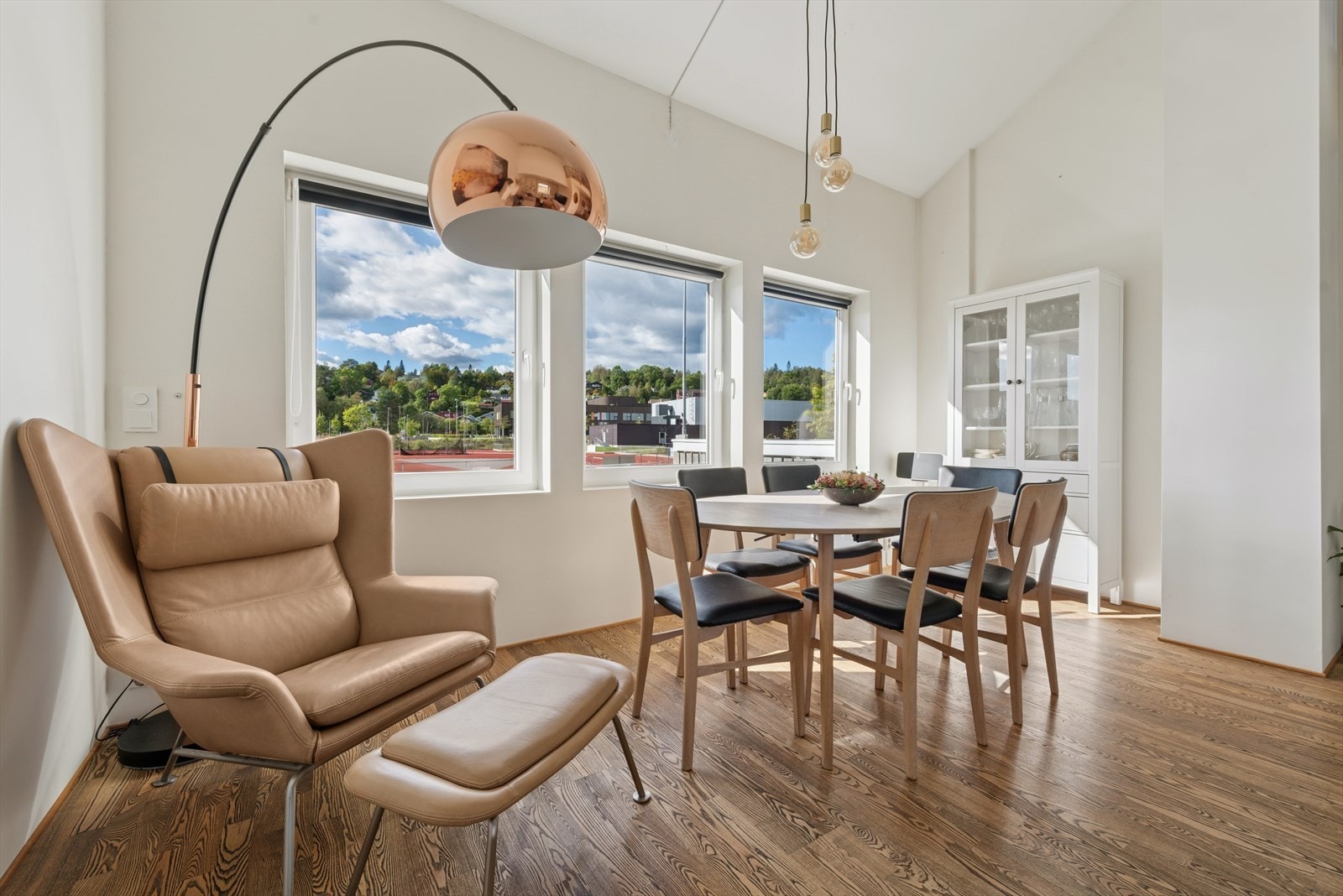 Her er det gode mulighet til å innrede i flere soner, alt etter hva som er familiens ønsker og behov. Galleribilde