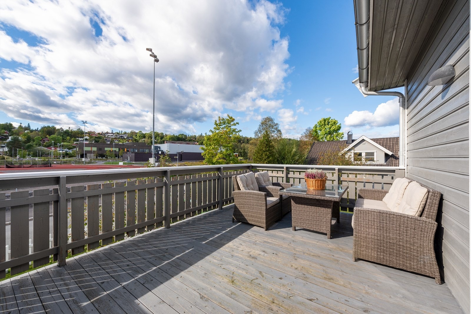 Her er det flere solrike uteplasser hvor sommeren kan nytes. Galleribilde