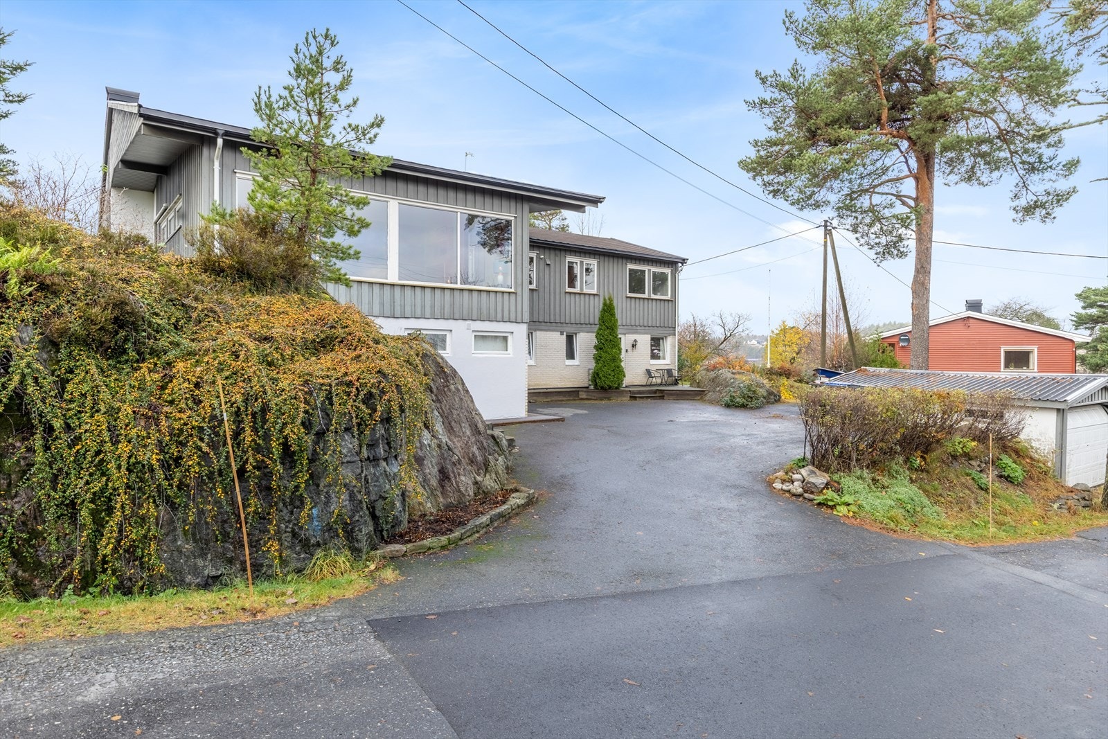 Innholdsrik enebolig over to plan Galleribilde