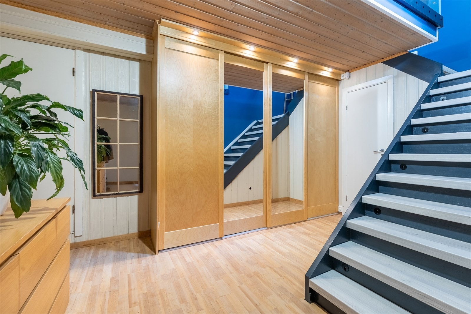 Gang i hoveddel 1. etasje Galleribilde