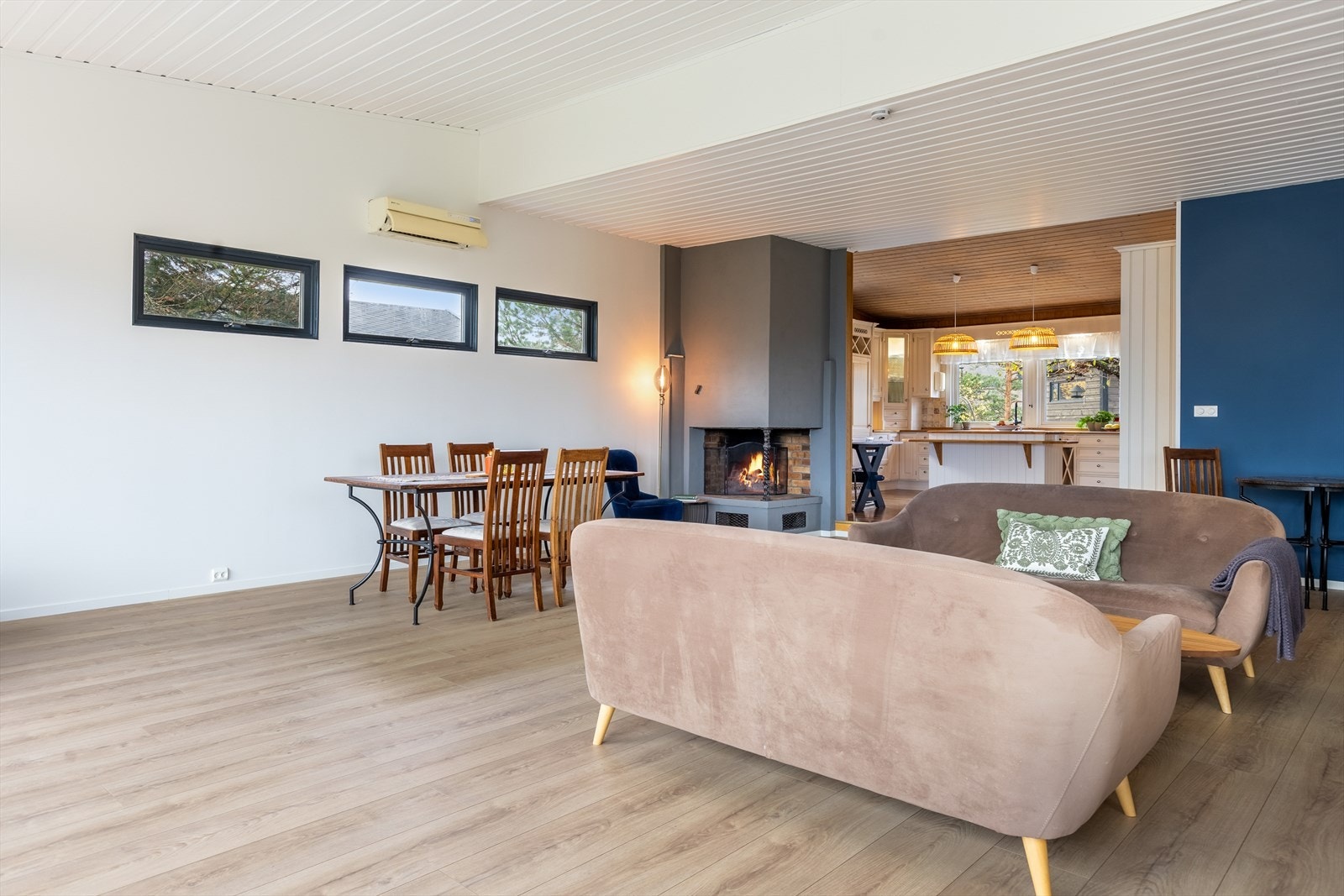 Stue/kjøkken i åpen løsning Galleribilde