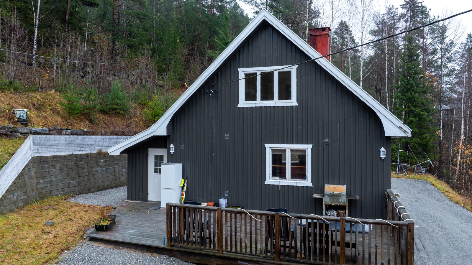 Terrasse i forbindelse med inngangspartiet. Galleribilde