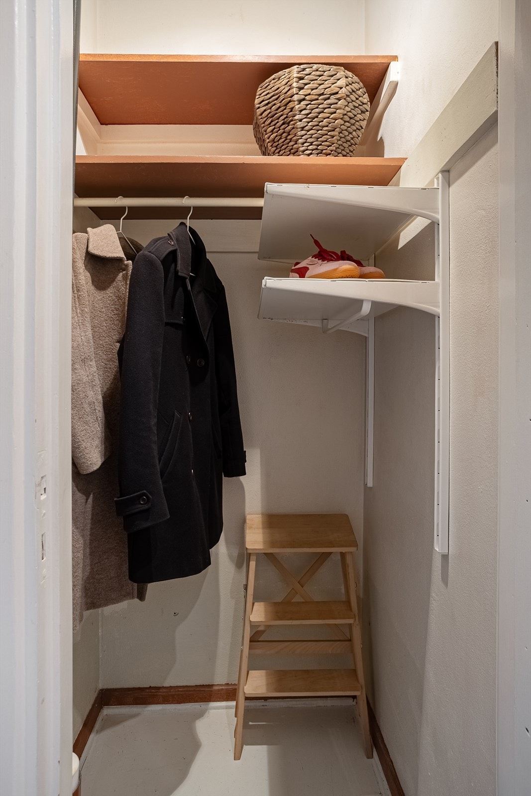 Her har du god plass til å lagre det du trenger i en travel hverdag. Galleribilde