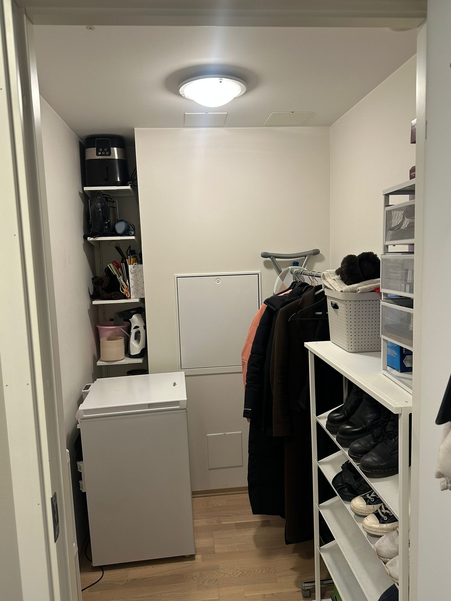 Bod på 3kvm med smart oppbevaring og fryseboks Galleribilde