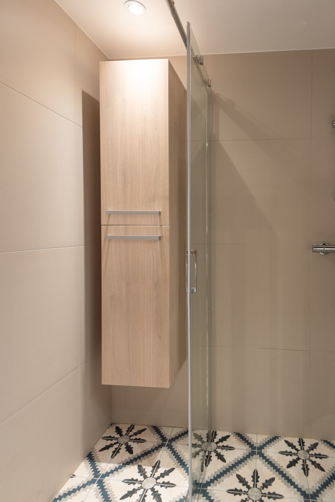 Praktisk høyskap for ekstra oppbevaring Galleribilde