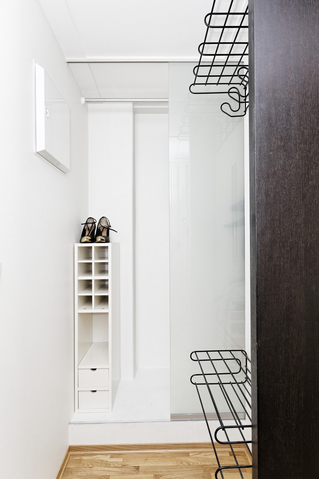 Skyvedørsgarderobe på hems Galleribilde