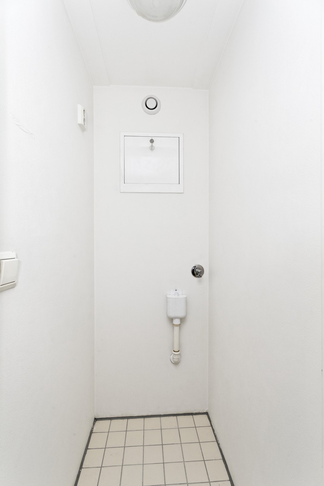 Eget vaskerom med opplegg for vaskemaskin Galleribilde