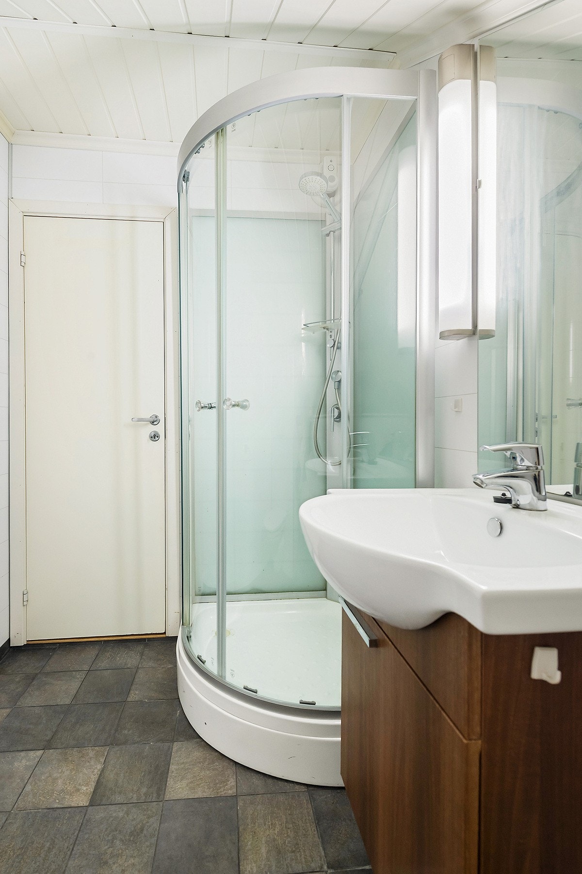 Boenhet på loft: Badet ble oppusset i 2013/2014. Galleribilde