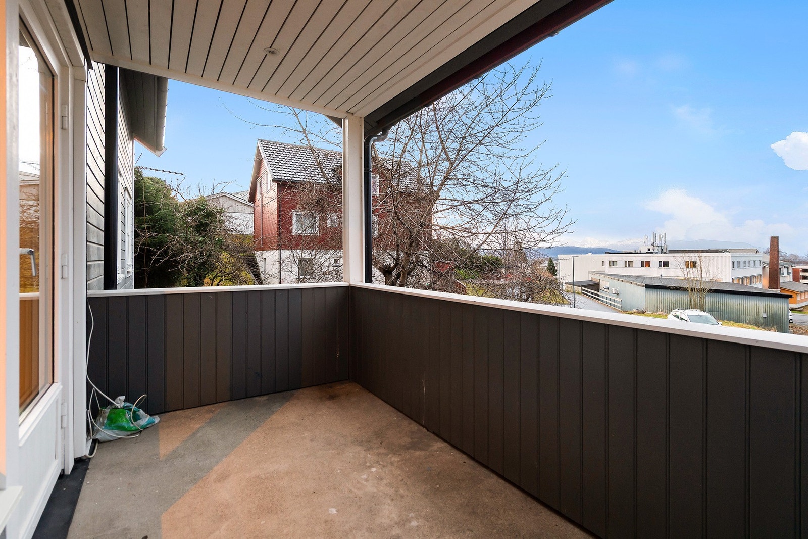 Boenhet 1. etasje: Veranda mot sør. Galleribilde