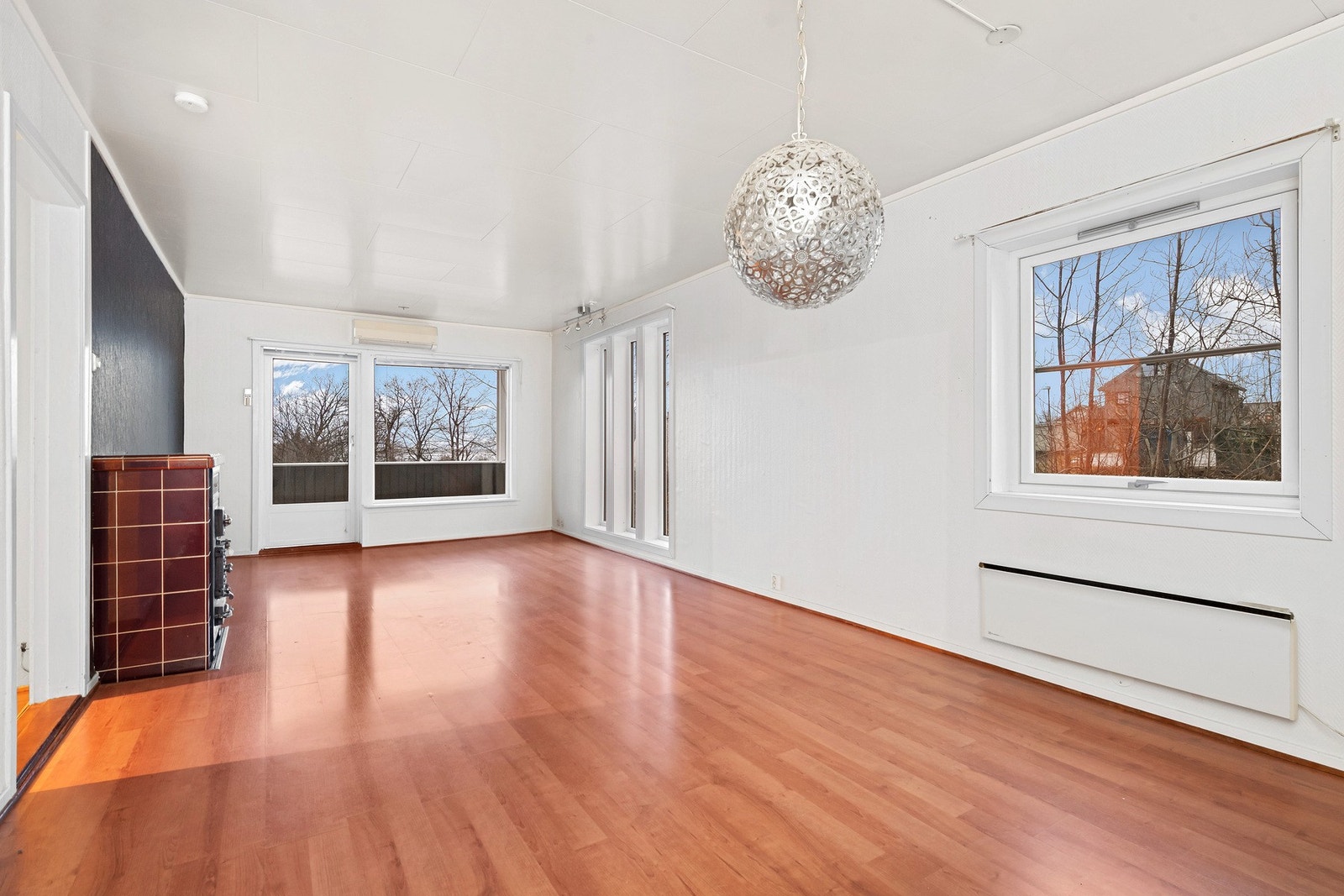 Boenhet 1. etasje: Lys og romslig stue. Galleribilde