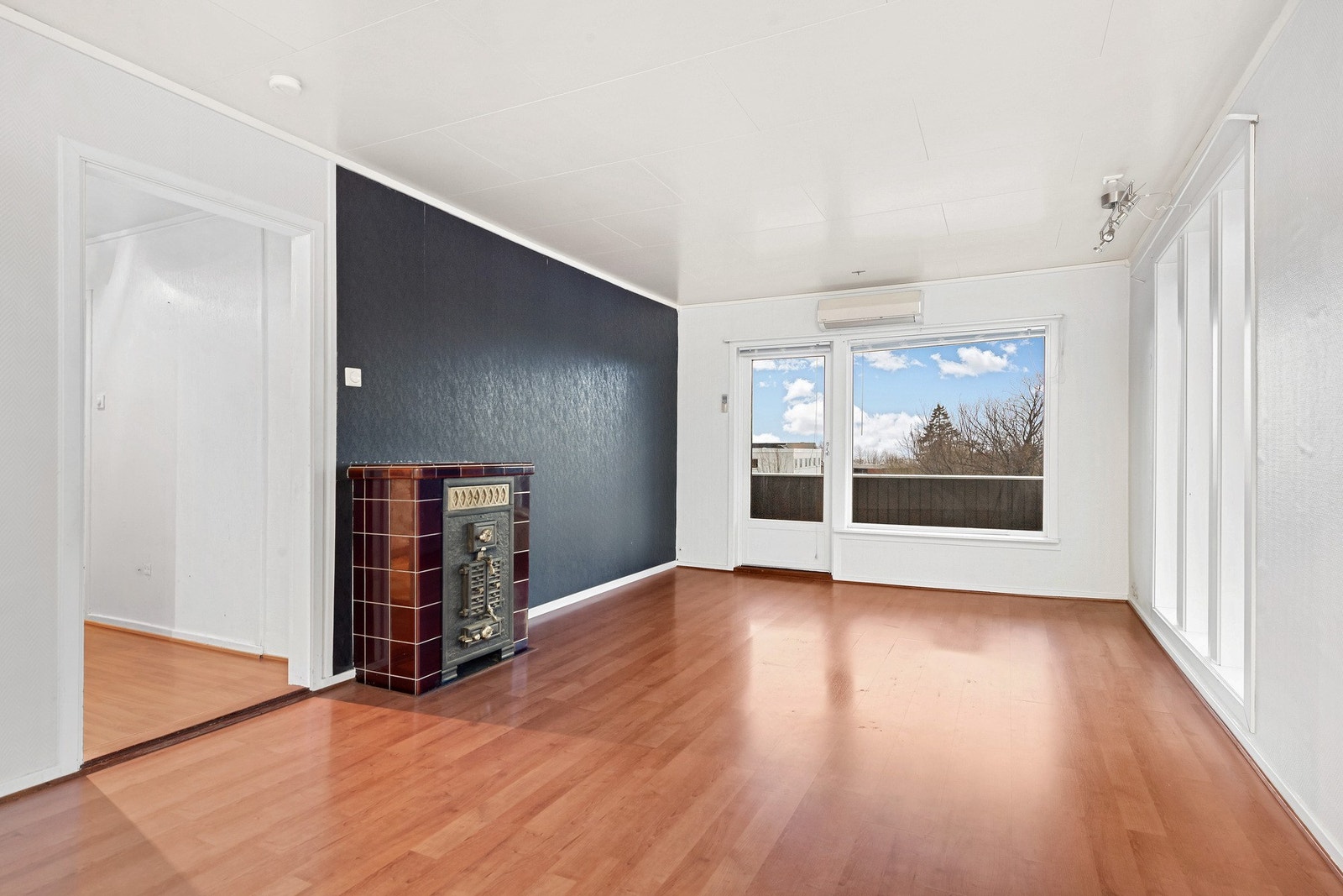 Boenhet 1. etasje: Fra stuen er det utgang til sørvendt veranda med overbygg. Galleribilde