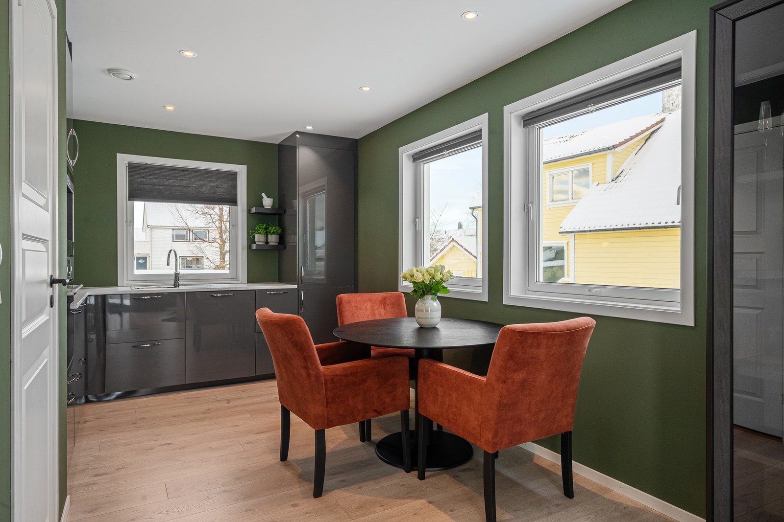 Lekkert tidløst kjøkken. Galleribilde