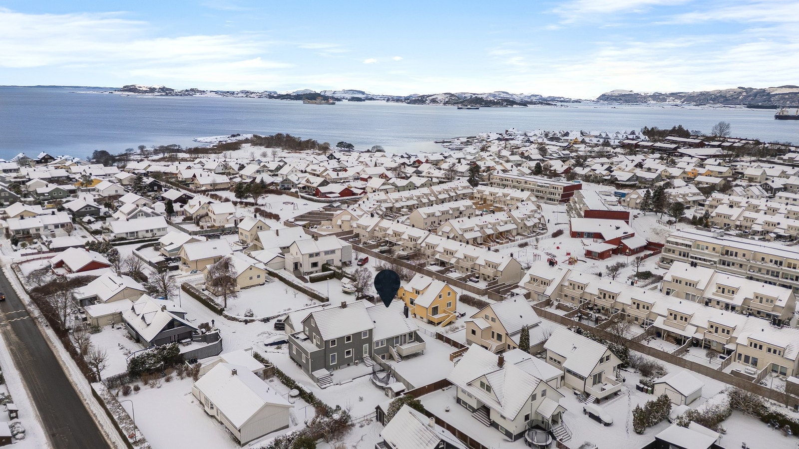 Hagen og tomten er inngjerdet så her kan du trygt slippe ut de minste, eller din firbente venn. Galleribilde