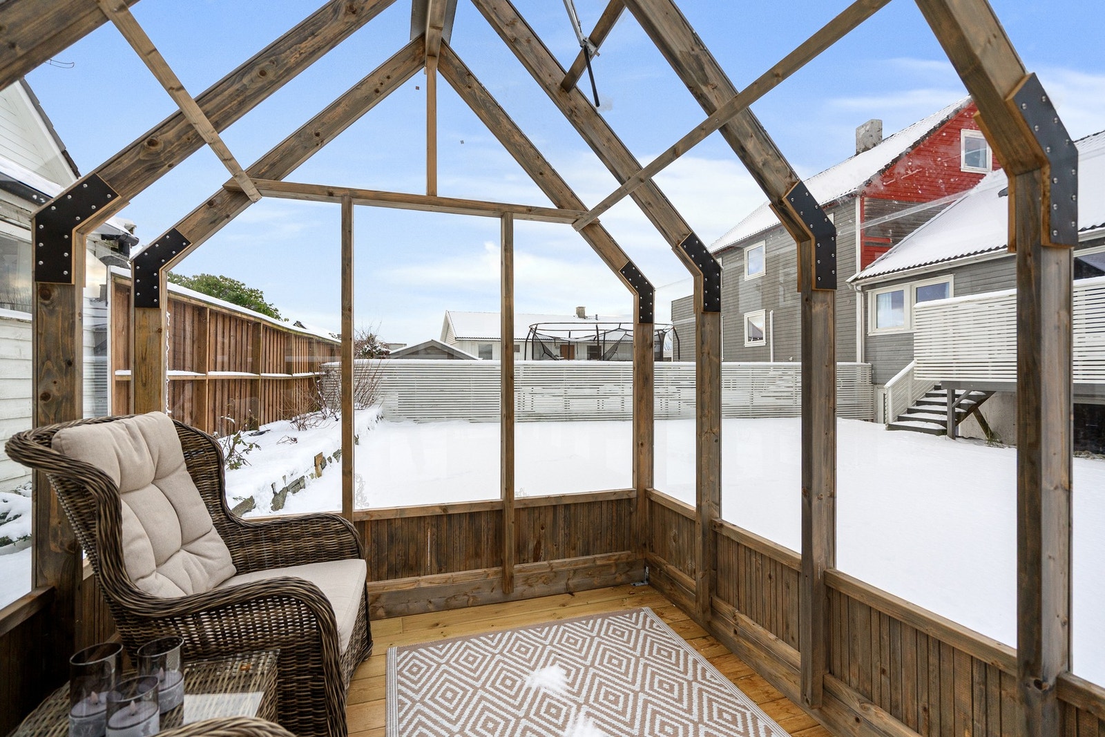 Drivhuset kan enten benyttes som en utestue eller et veksthus - valget er ditt. Galleribilde