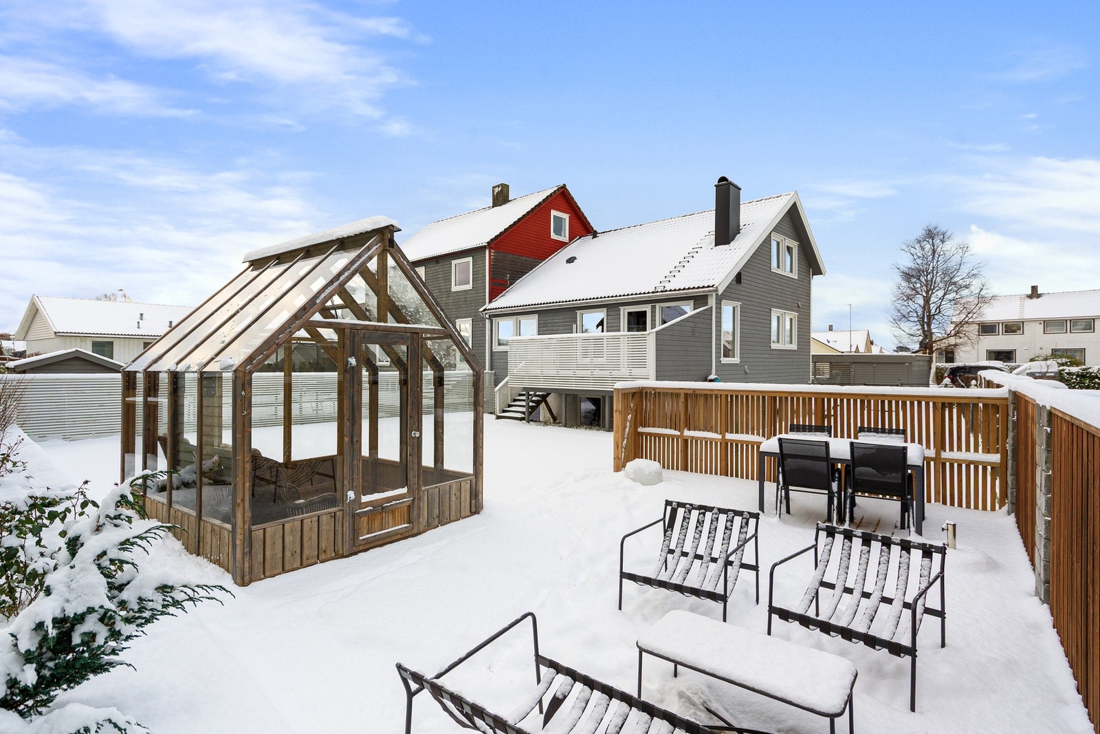 Gled deg til fine vår- og sommerdager i denne solkroken. Galleribilde