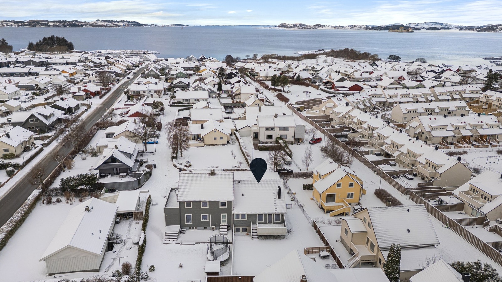 En flott beliggenhet med nærhet til sjø og flotte turområder. Galleribilde