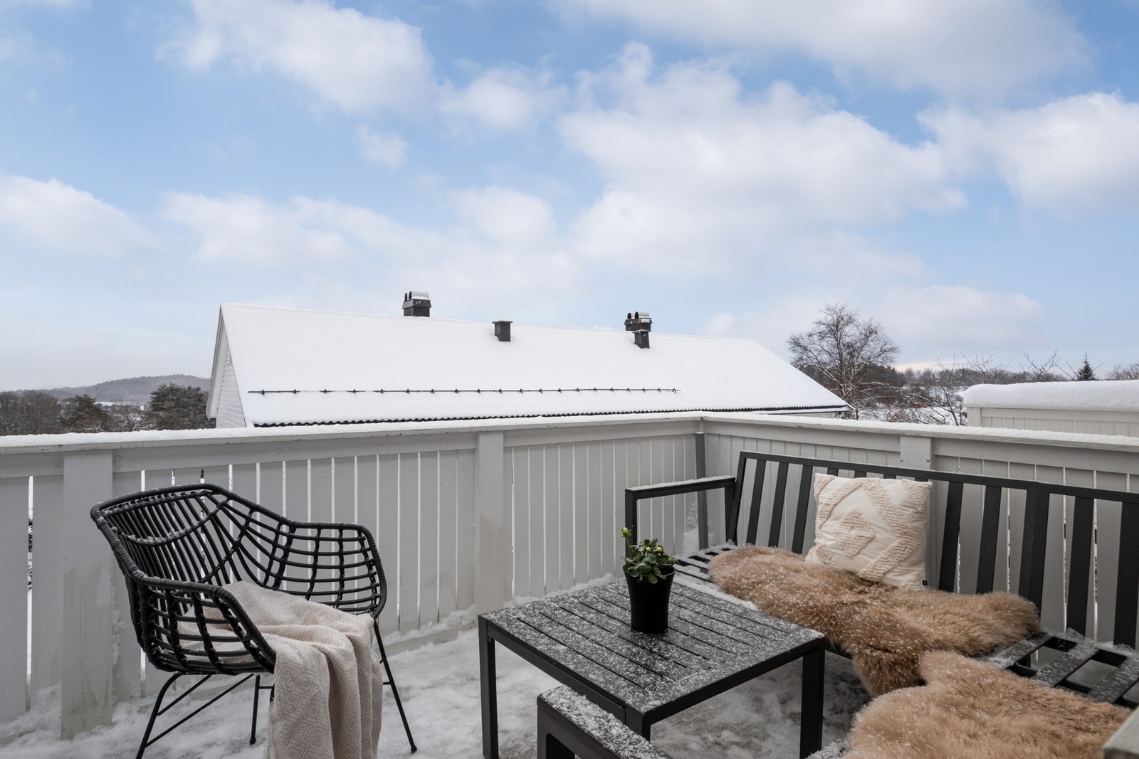 Balkongen ble etablert i 2016, med markise, uttrekkbar skjermvegg og et areal på ca. 9 kvm. Galleribilde