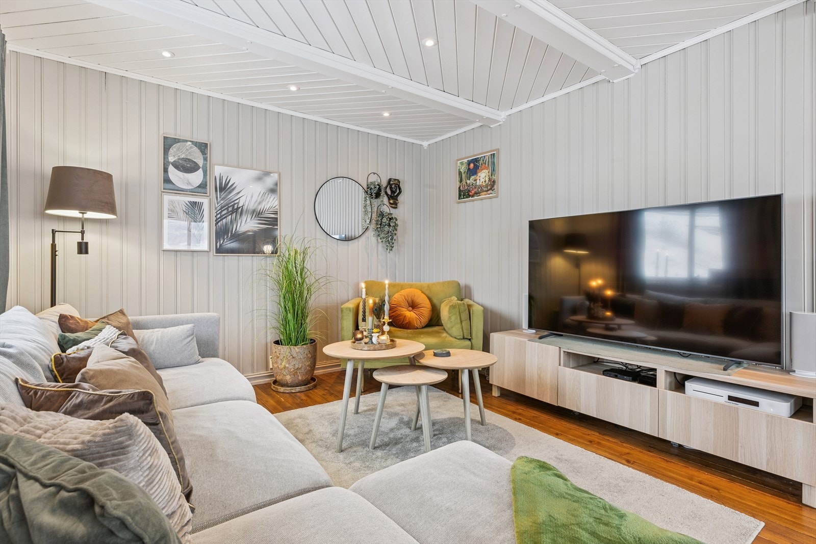 Lun og innbydende stue, perfekt for både hverdag og gjester. Galleribilde