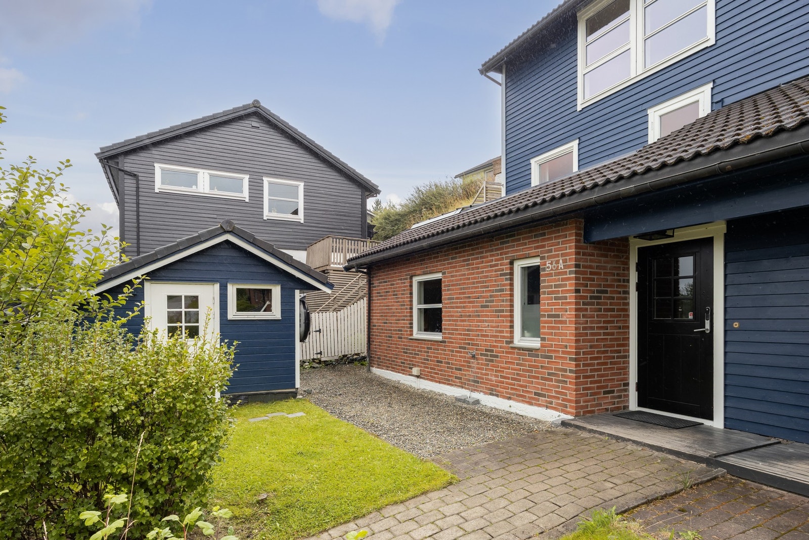 Utebod på loftet til garasjen med god tilgang like ved inngangspartiet. Galleribilde