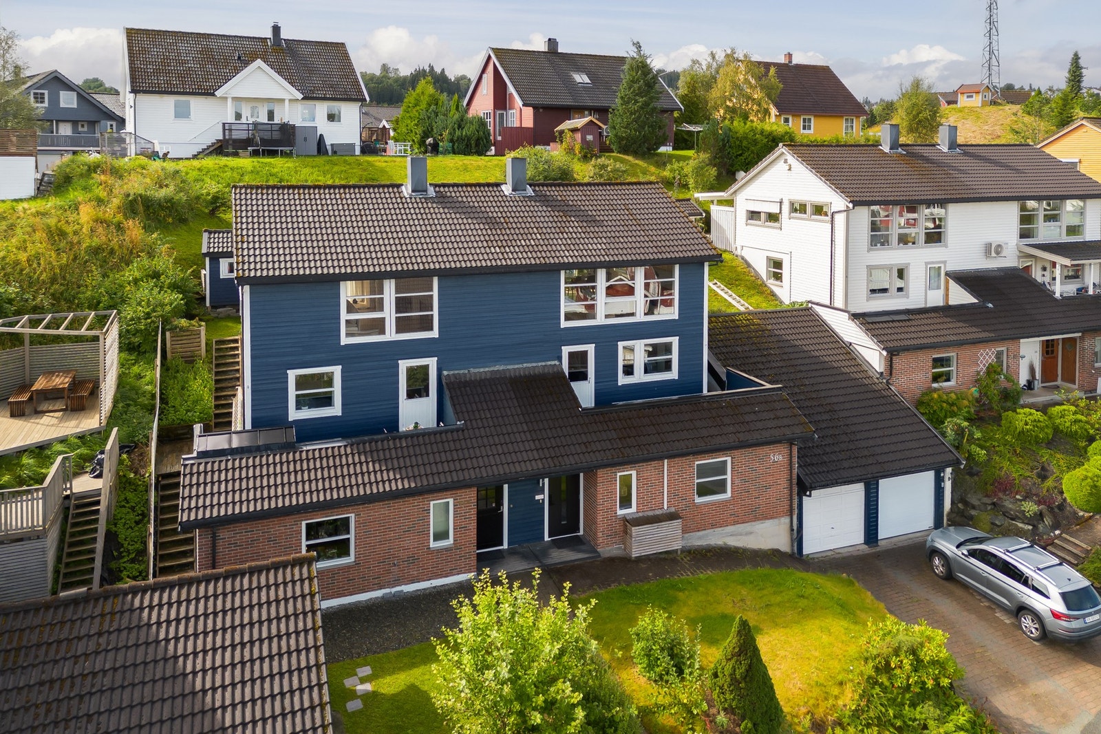 Rikelig med turmuligheter i umiddelbar nærhet, og kort veg til Bymarka med fantastiske trenings- og friluftsmuligheter sommer som vinter. Galleribilde