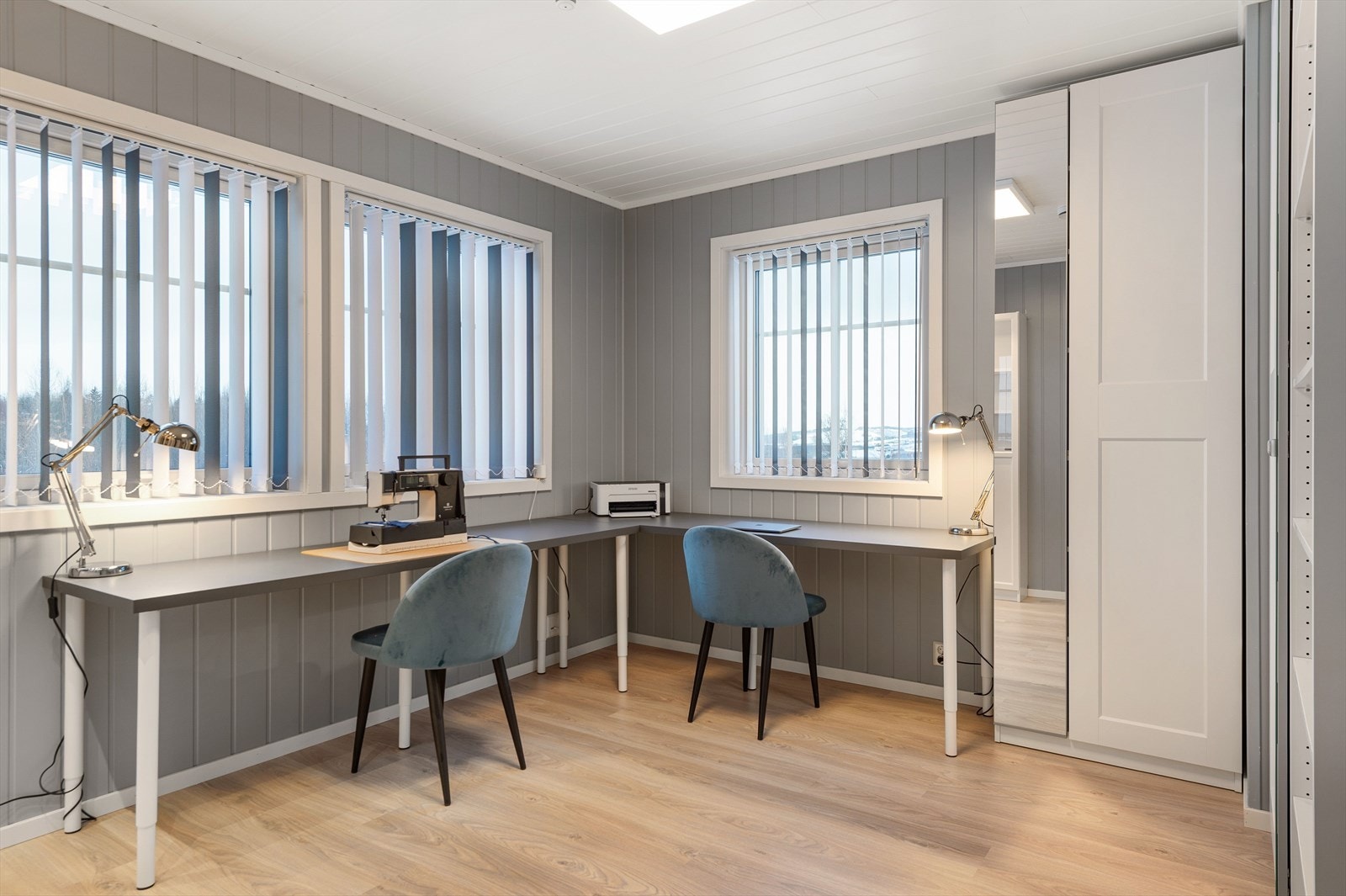 Soverom tre er innredet som kontor og hobbyrom. Raus størrelse med mange bruksmuligheter etter eget ønske. Galleribilde