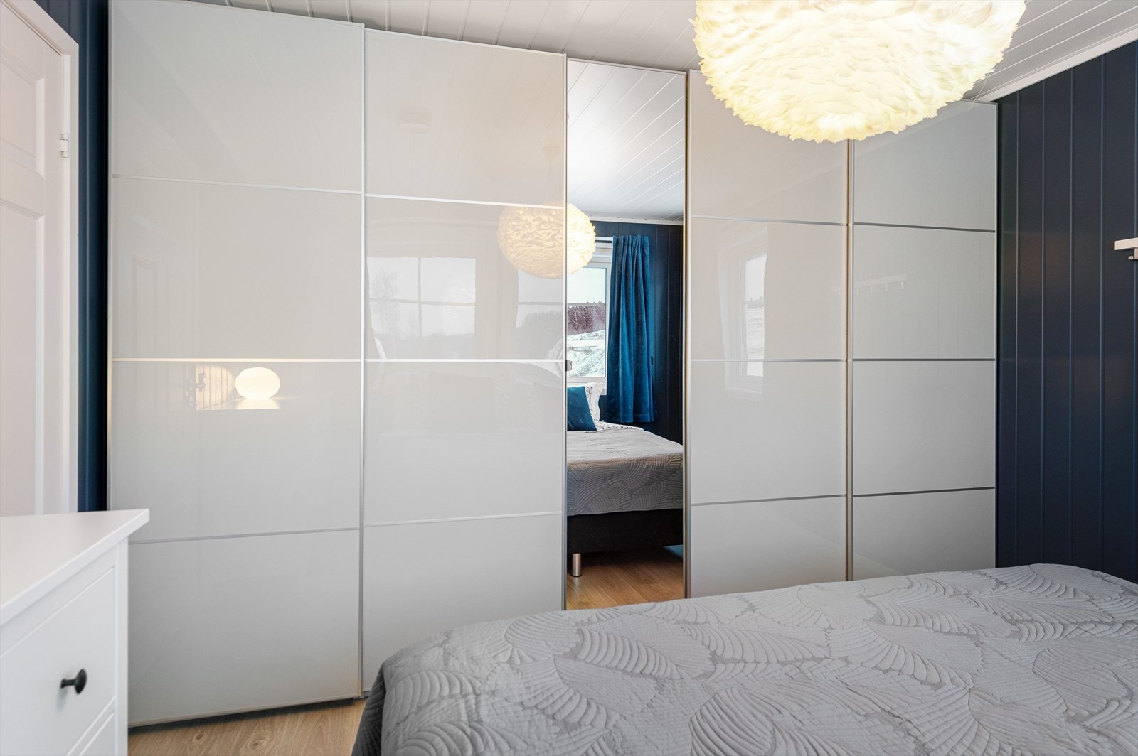 Garderobeløsninger gir god oppbevaring til tøy. Galleribilde