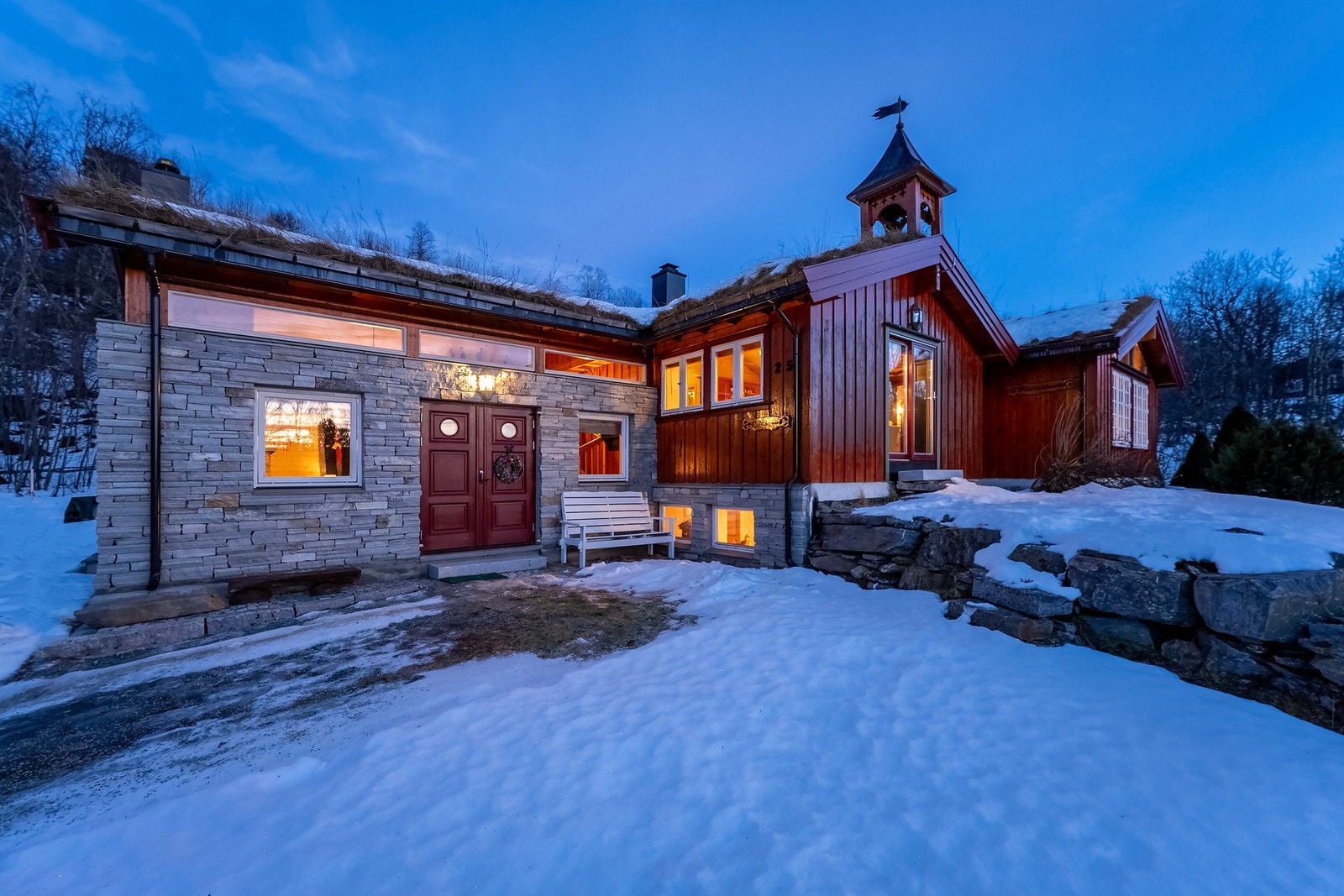 Fra eiendommen er det ca. 14 kvm til Oppdal sentrum med alt av servicefasiliteter. Galleribilde