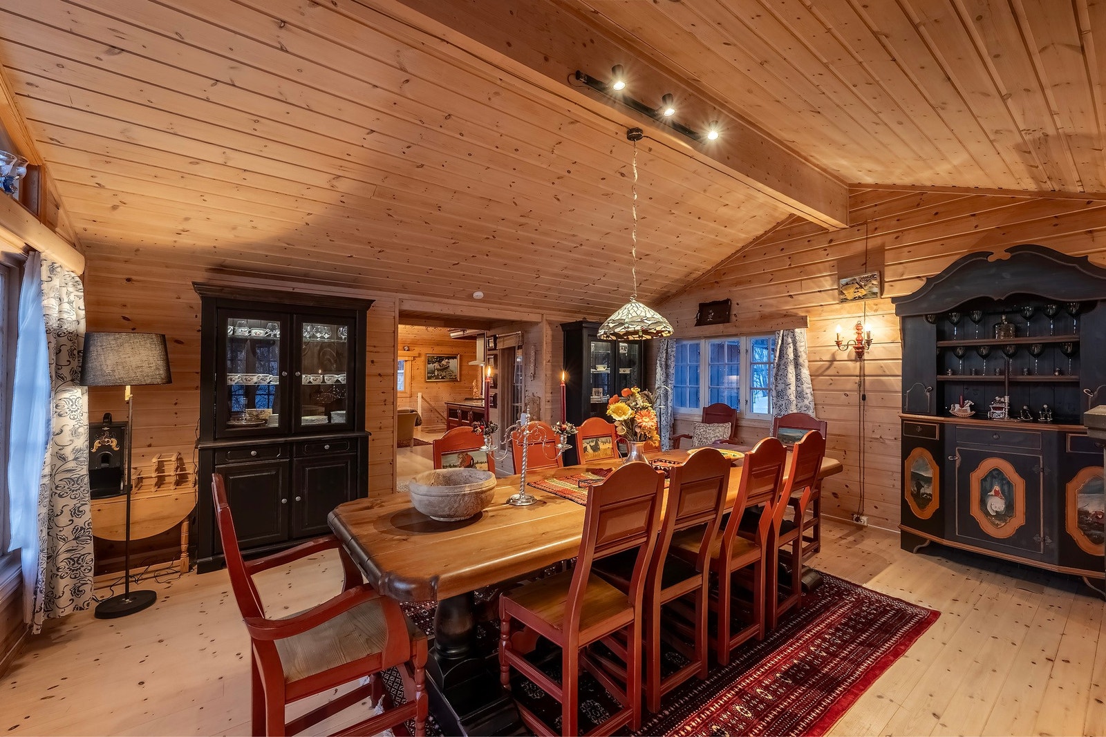 Den gode planløsningen byr også på muligheten for stor spiseseksjon. Galleribilde