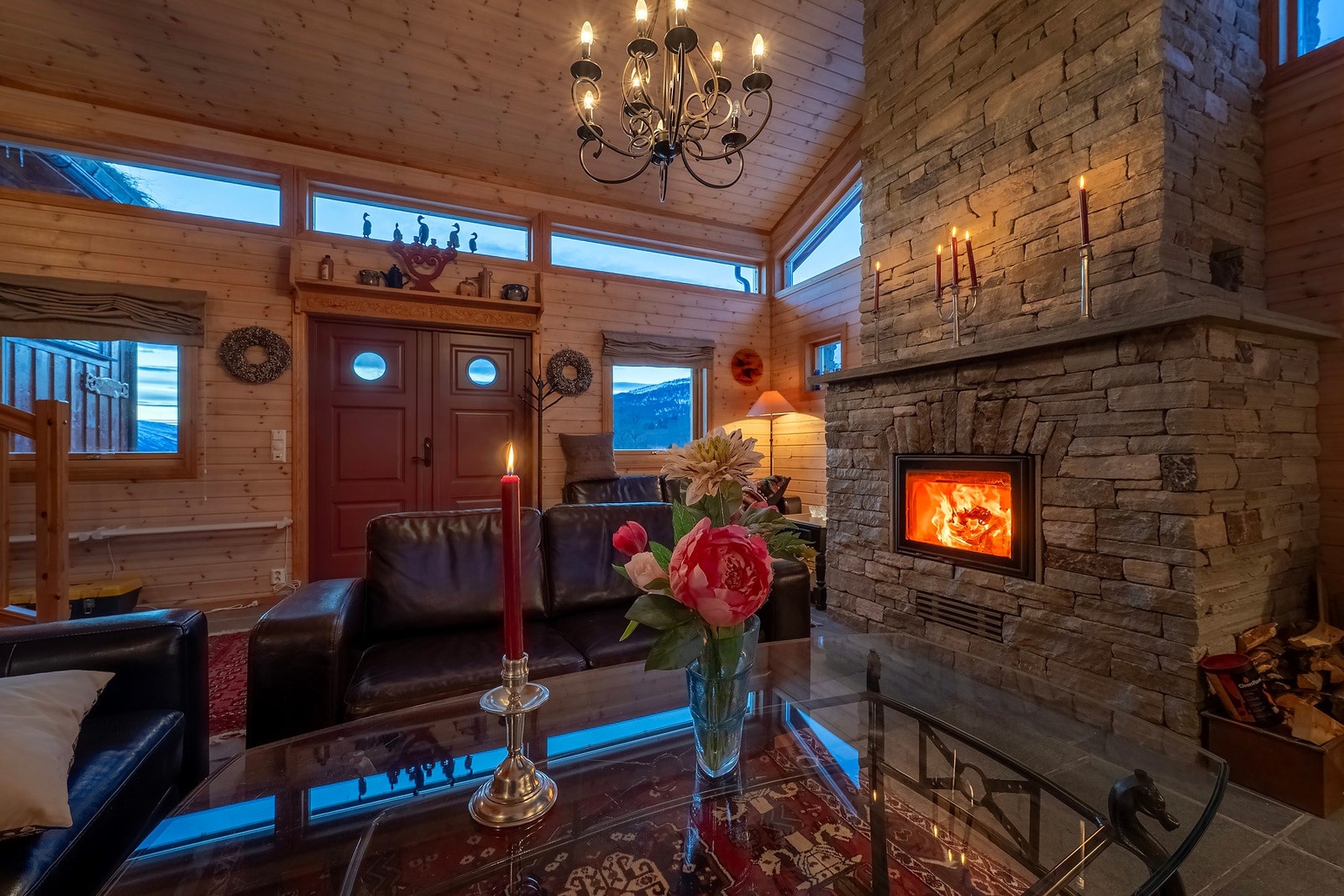 Milevis av oppkjørte skiløyper finnes i umiddelbar nærhet. Trollheimen er flott å bruke på sommeren og vinteren, med uante turmuligheter. Galleribilde