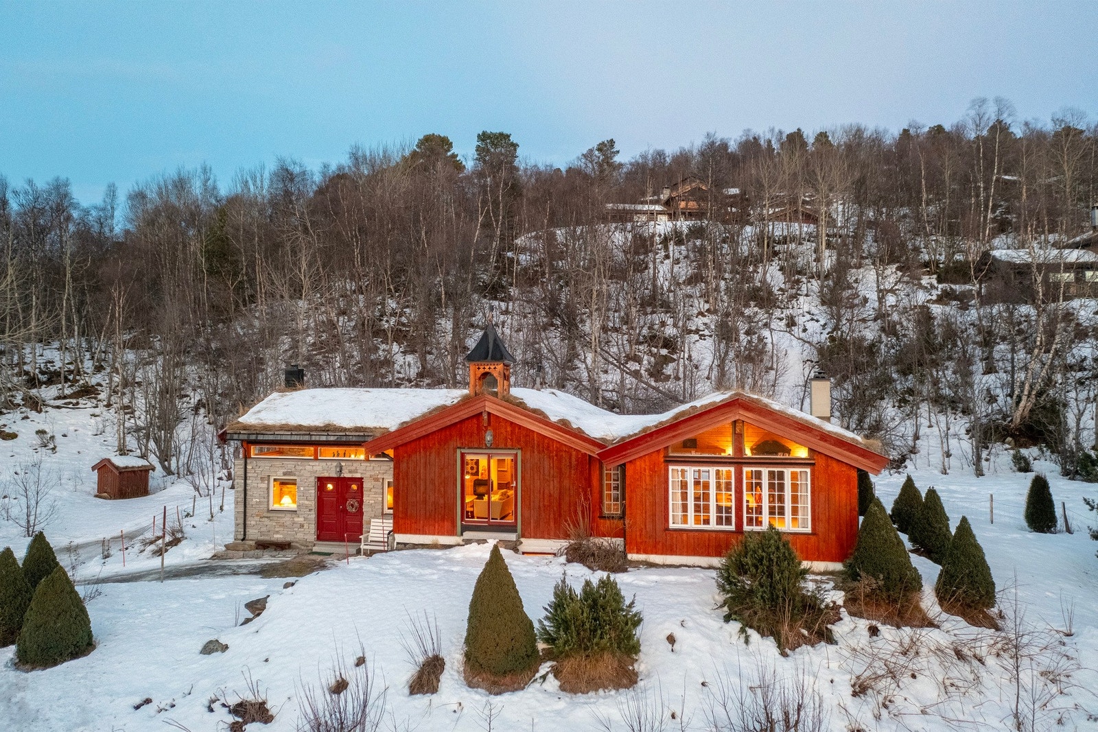 Stor og solrik tomt på hele 1139 kvadratmeter som ligger lunt til i området. Galleribilde