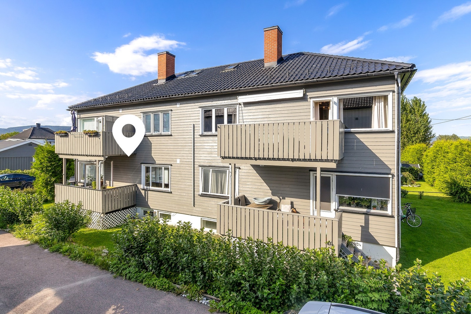 Sameiet har en grønn og frodig felles hage. Galleribilde