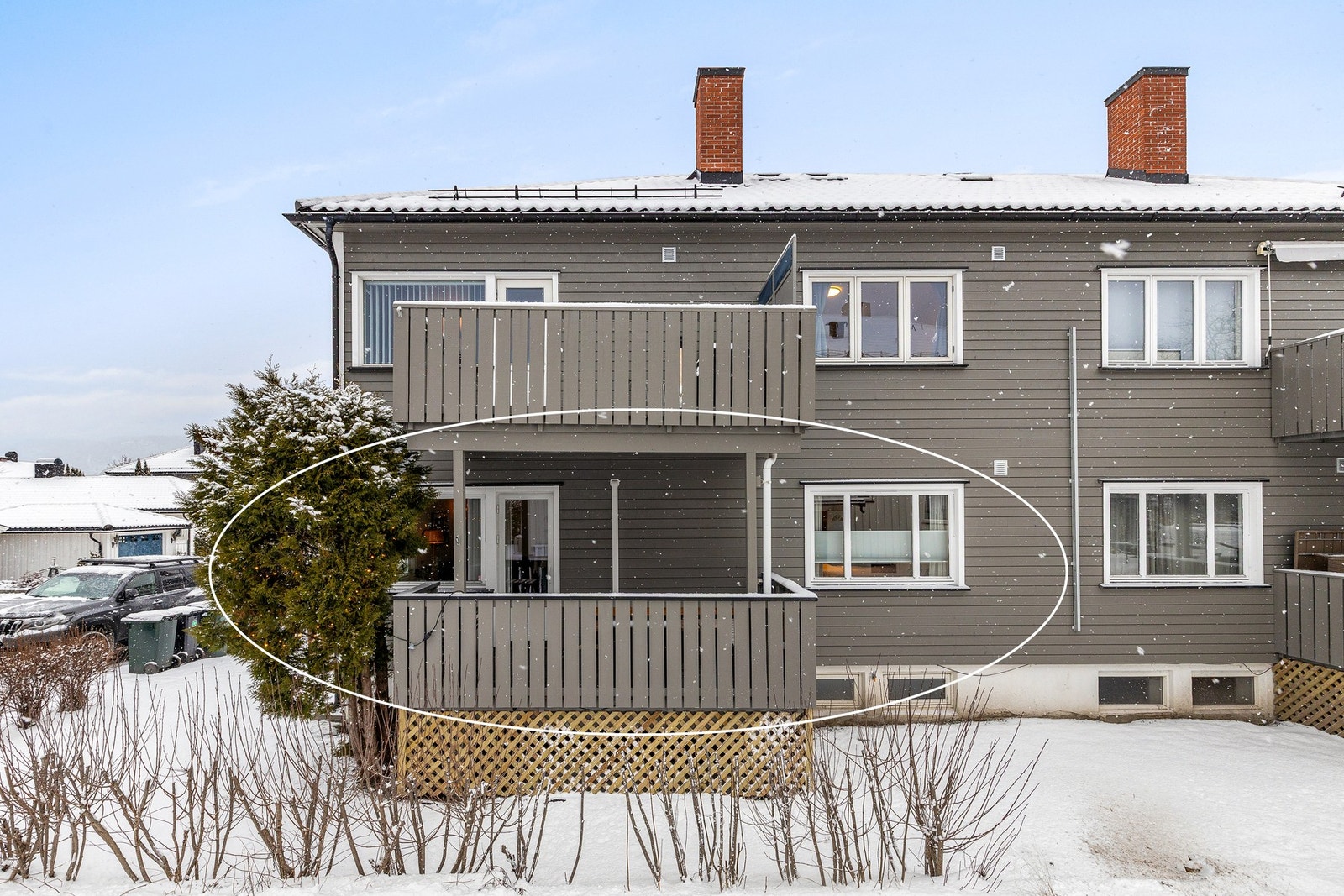 Flott internbeliggenhet i en høy 1. etasje på hjørne Galleribilde