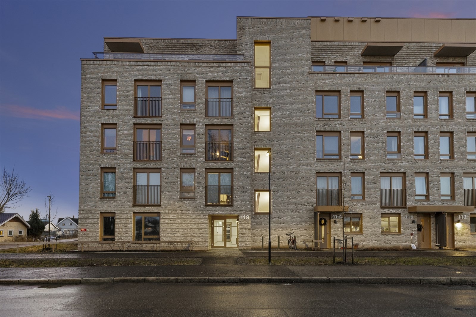 Boligen er en del av Kvarteret, Lillestrøms nyeste nabolag, med gangavstand til sentrum. Galleribilde