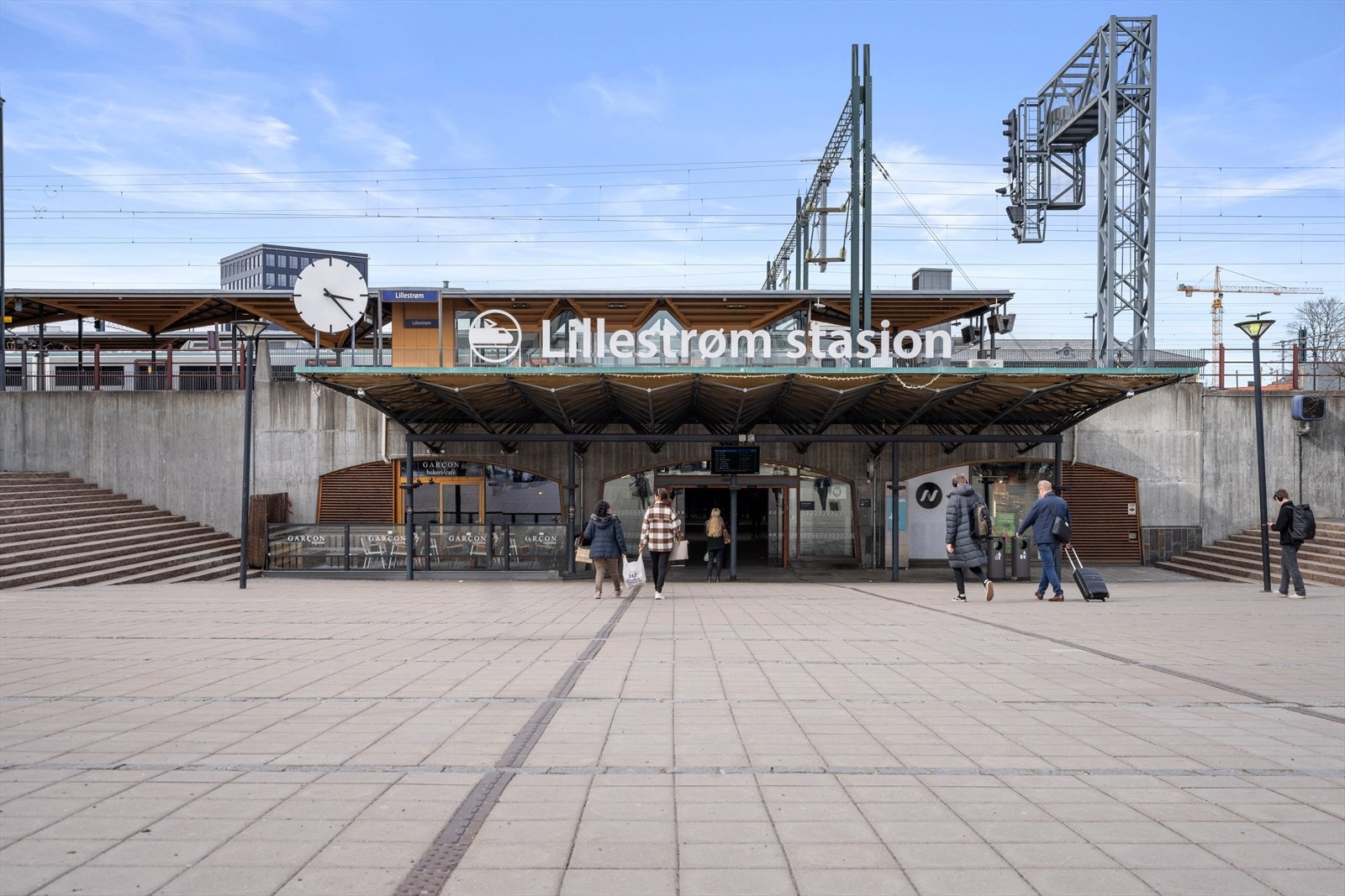 Fra Lillestrøm stasjon, kun 11 minutter unna, tar toget deg til Oslo S på rundt 20 minutter. Galleribilde