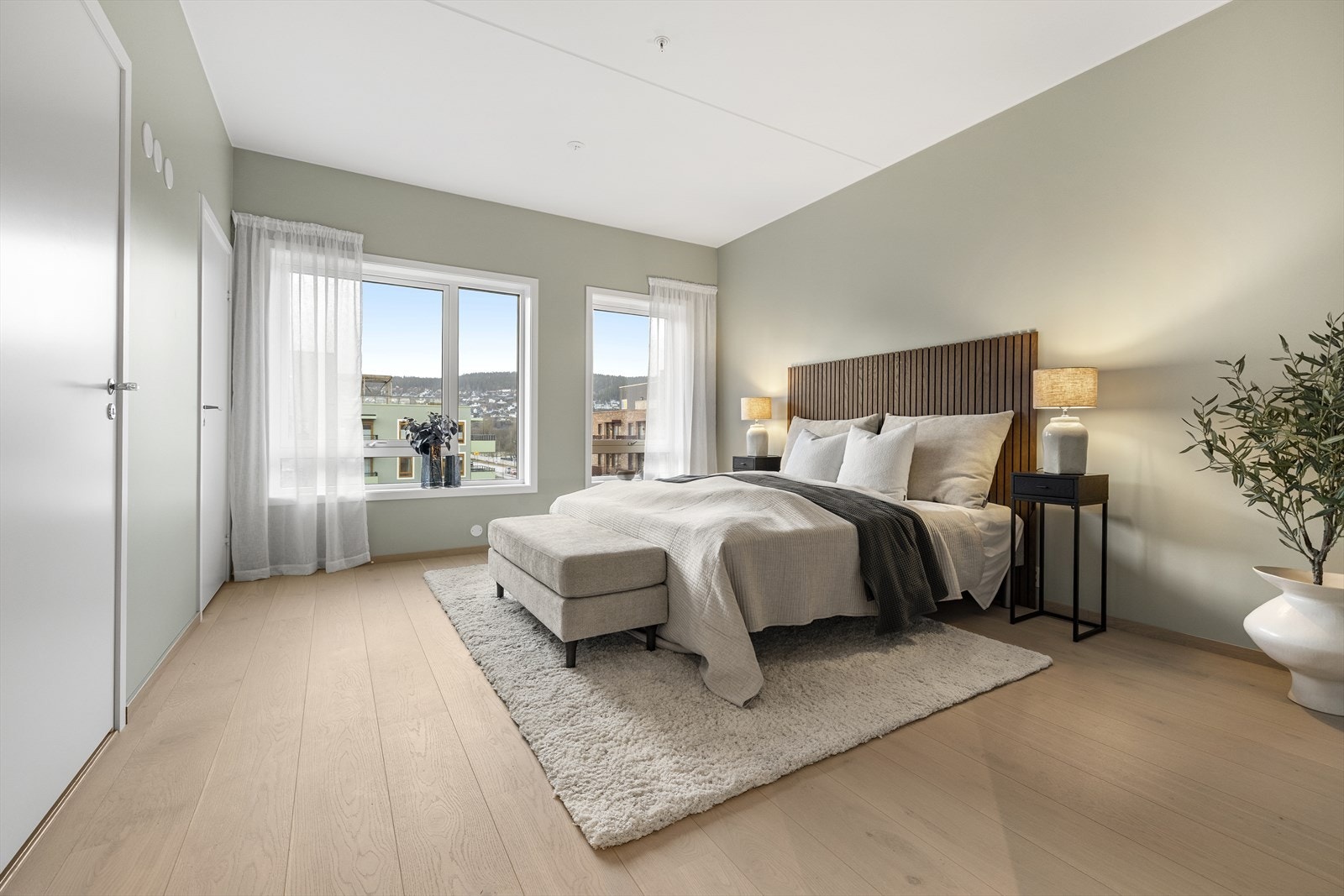 Hovedsoverom av god størrelse med plass til dobbeltseng og tilhørende møblement. Galleribilde