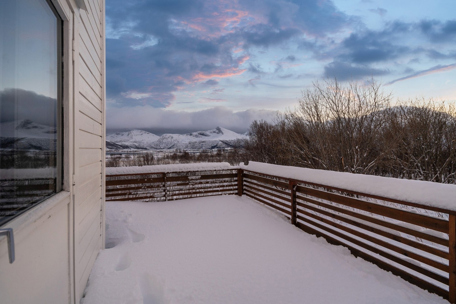 Området består hovedsakelig av spredt bebyggelse med eneboliger, gårdsbruk og fritidsboliger. Galleribilde