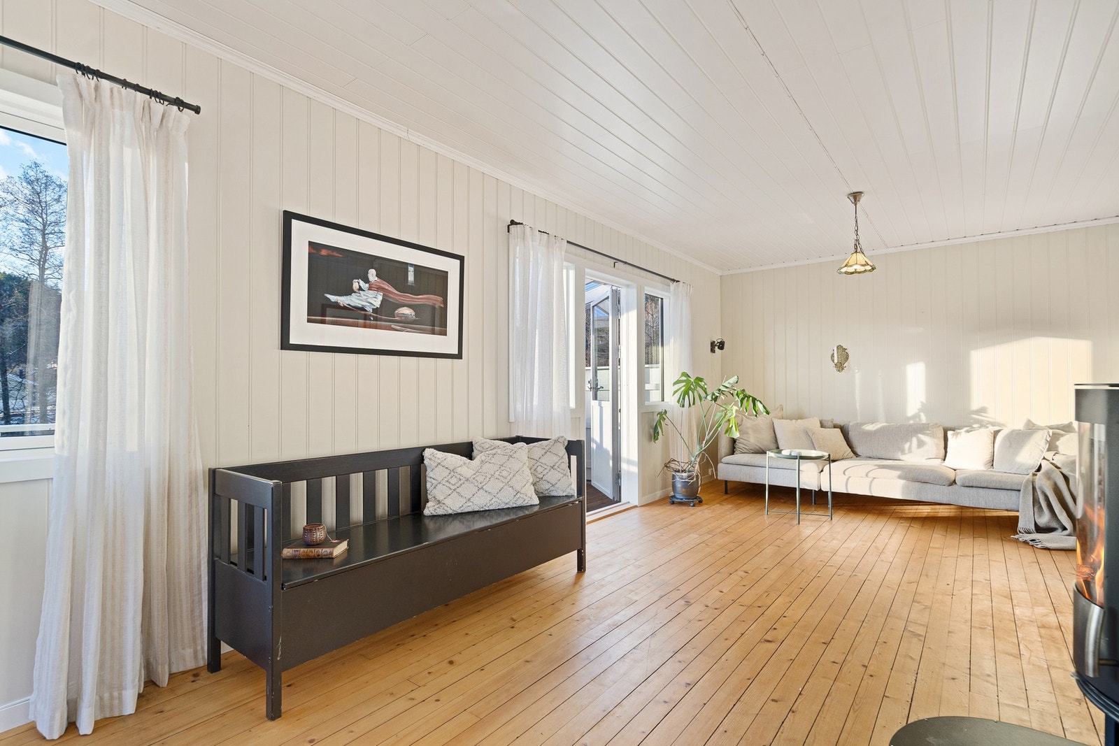 Utgang til vestvendt terrasse med gode solforhold Galleribilde