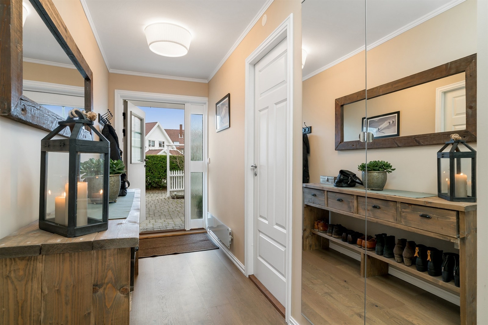 Entré/gang. Galleribilde