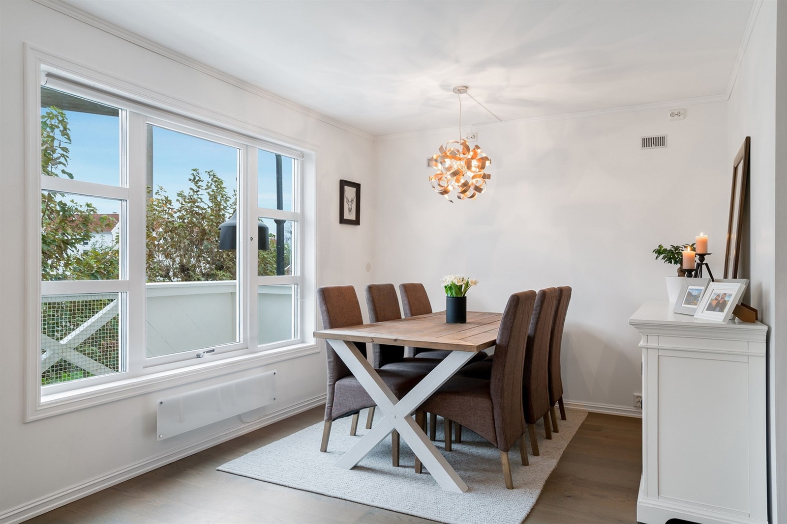 Spisestue. Galleribilde