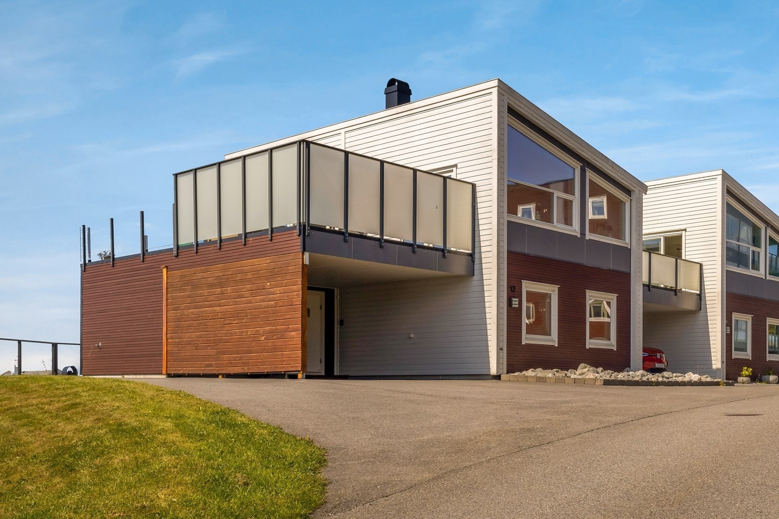 Velkommen til Solvang 12 - Presentert av Thomas Oen for Eiendomsmegler Norge Galleribilde