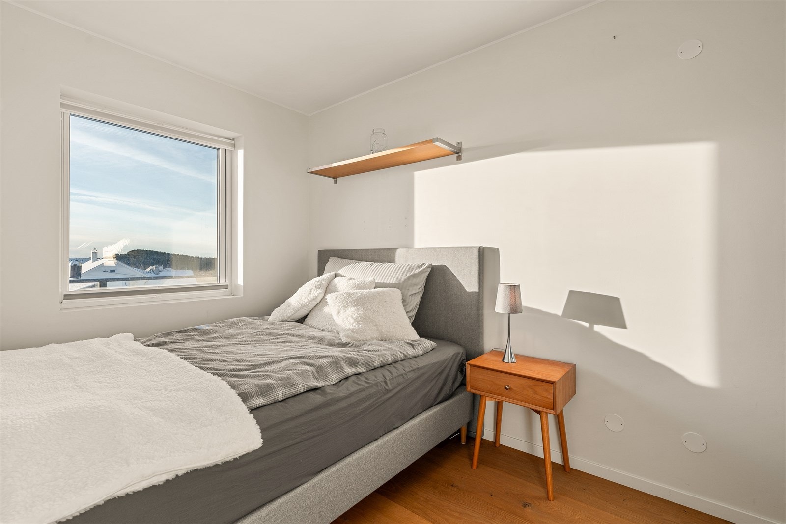 Soverom nr. 2 er lys og delikat og er av god størrelse. Galleribilde