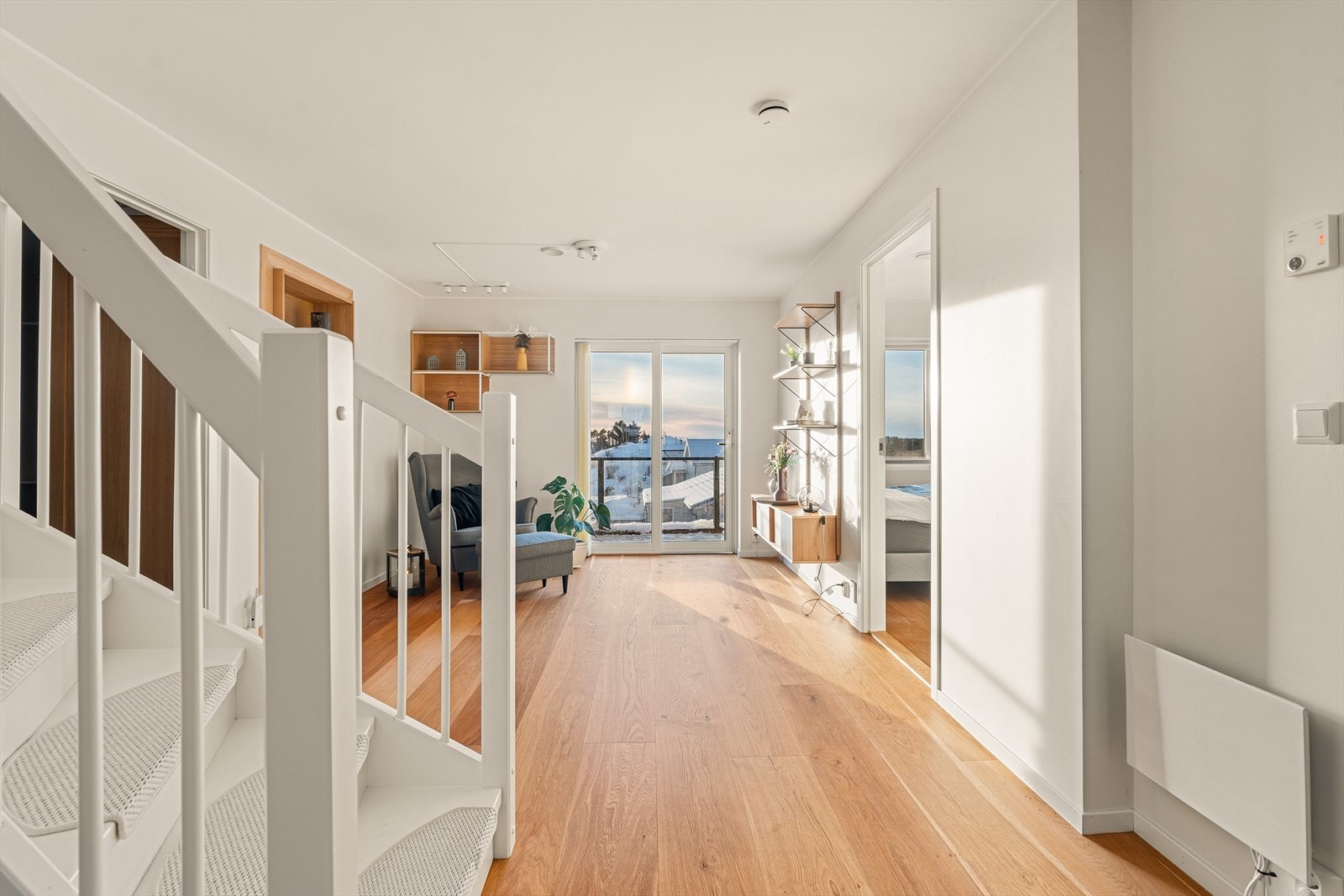 Romslig gang i 1. etasje. Galleribilde